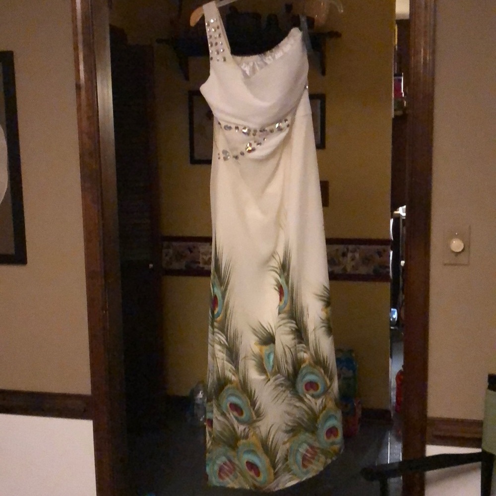 One arm crystal enhanced dress